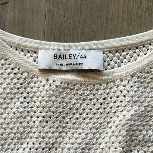 Bailey 44 White Crew Neck Smocked Short Sleeve Stretchy Tee Size: Small (S) - Picture 6 of 15